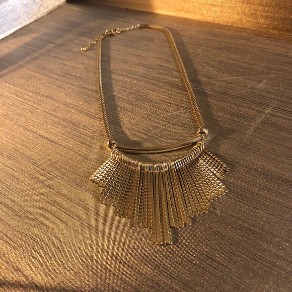 Gold statement necklace 💛 - Picture 4 of 5